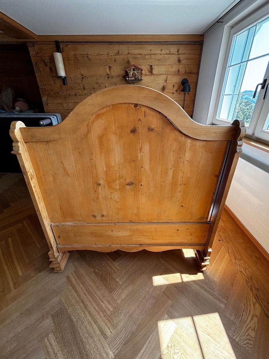 Lits: Pretty Wood Antique Bed Frame  – D'occasion à Speicher par ell_ljc2 3