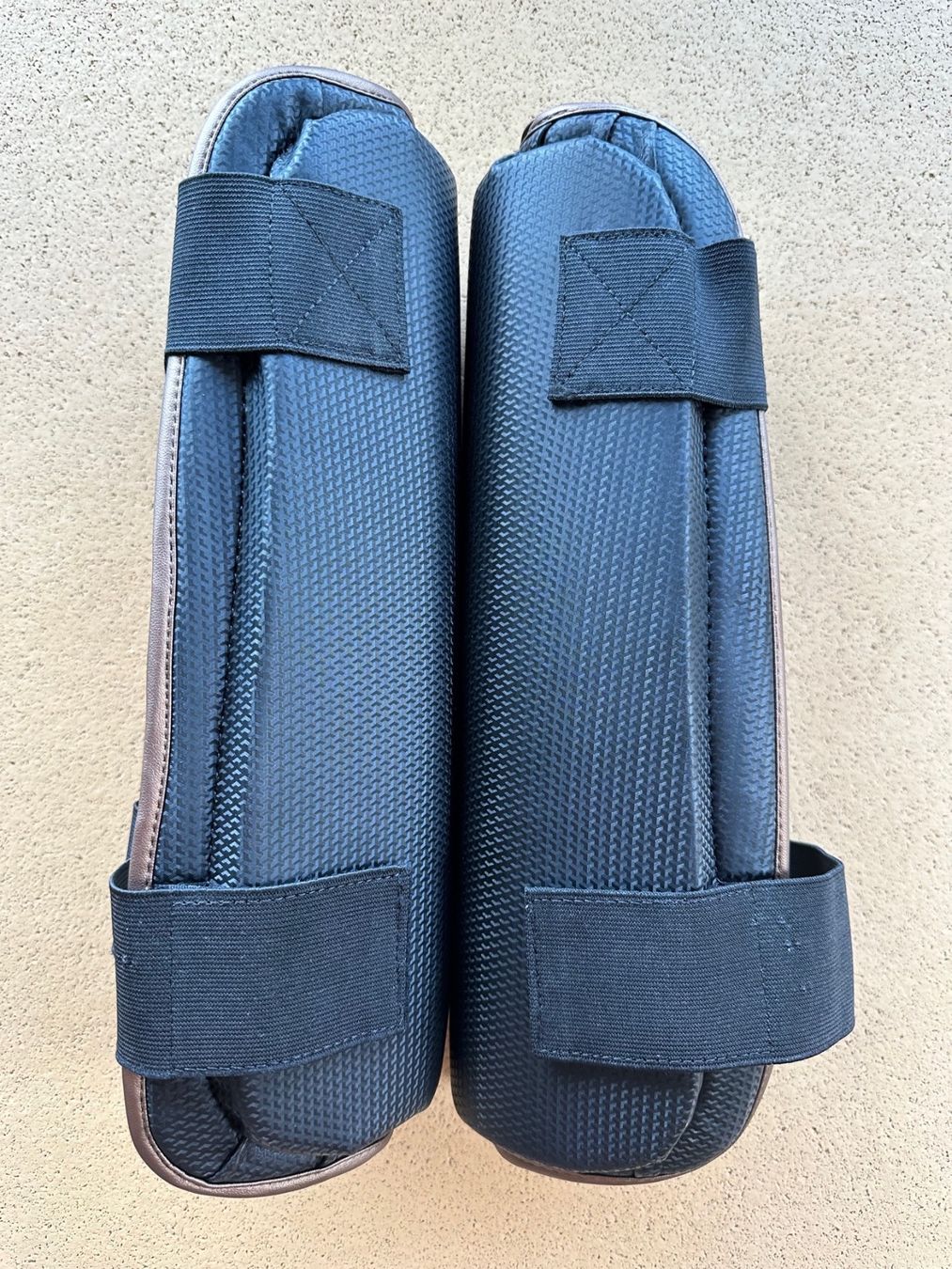 Protezioni & Imbottiture: Protège-tibia Outshock pour sport de combat – Nuovo (secondo la descrizione) da St-Gingolph venduto da GoldenKeys 2