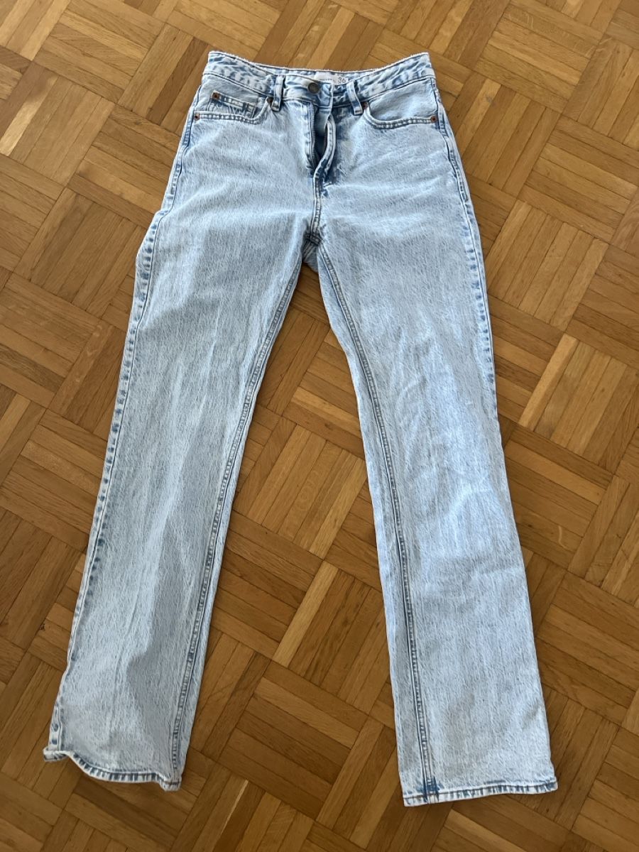 Stradivarius Jeans: Stradivarius Light Wash Jeans - Size 36 - Great Condition! – Usato da Tuggen venduto da Tantas