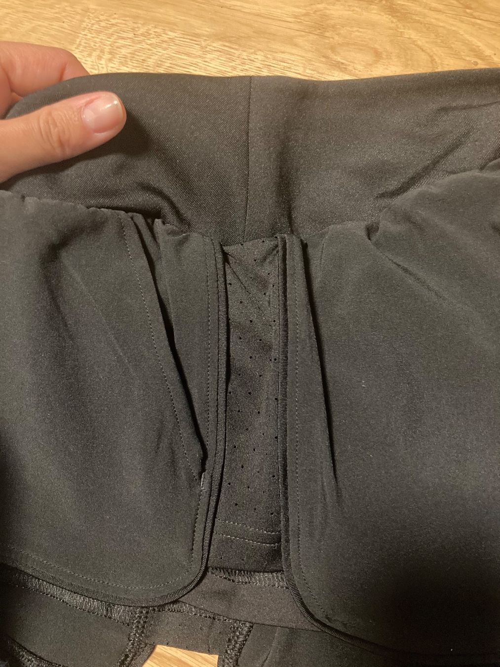 Adidas Pantaloni: Shorts Adidas – Usato da Uster venduto da Kalici1 3