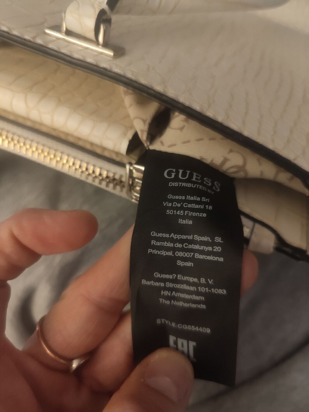 Guess Borse da donna: sac Guess – Usato da Fribourg venduto da cbu_q7ck 4