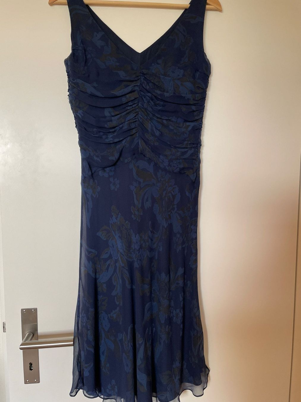 Alba Moda Vestiti: Edles Seidenkleid Dunkelblau Gr.34/36 – Usato da Hämikon venduto da schneider.petra 2