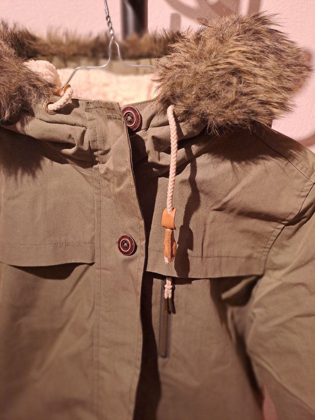 Roxy Giacche: Manteau d'hiver Roxy, taille S – Usato da Valeyres-sous-Montagny venduto da Romy. 2