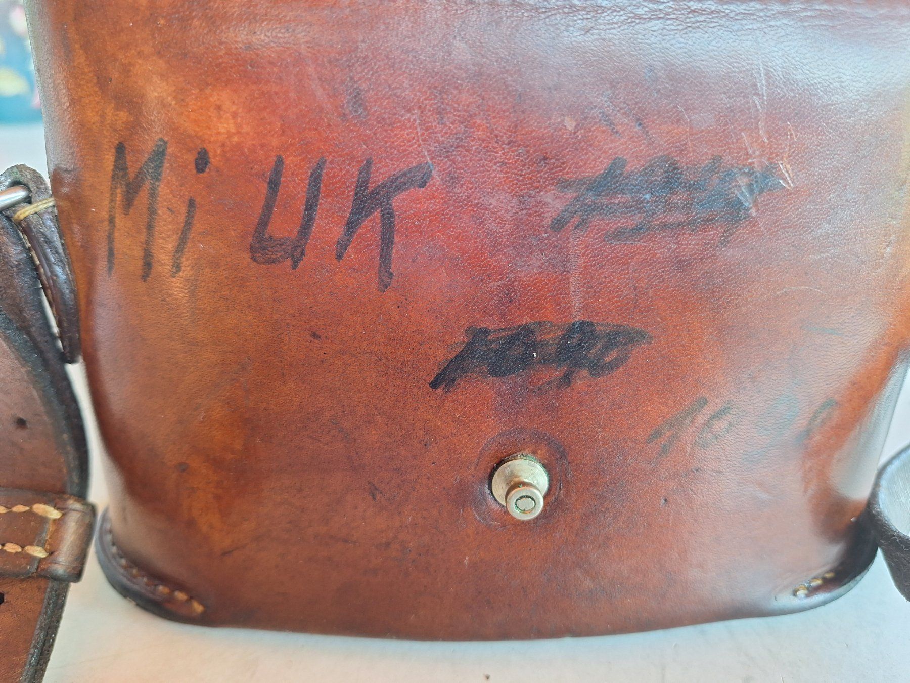 Schweizer Armee Borse: LEDERTASCHE SCHWEIZ.MILITÄR 1946 – Usato da Huttwil venduto da Kunterbuntli 2
