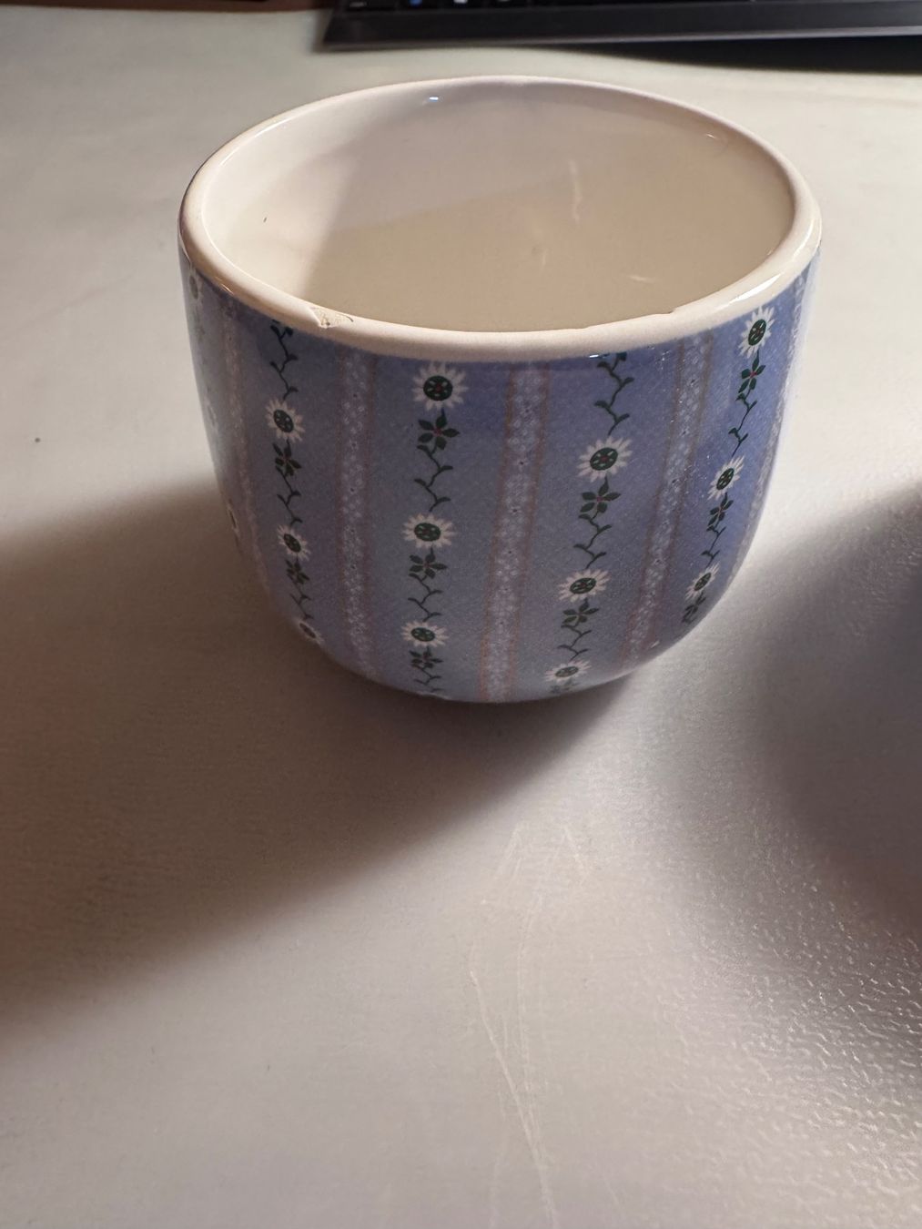 Blumentöpfe: Zwei Keramikbecher im Landhausstil – Gebraucht aus Winterthur von tam_6m5k 1