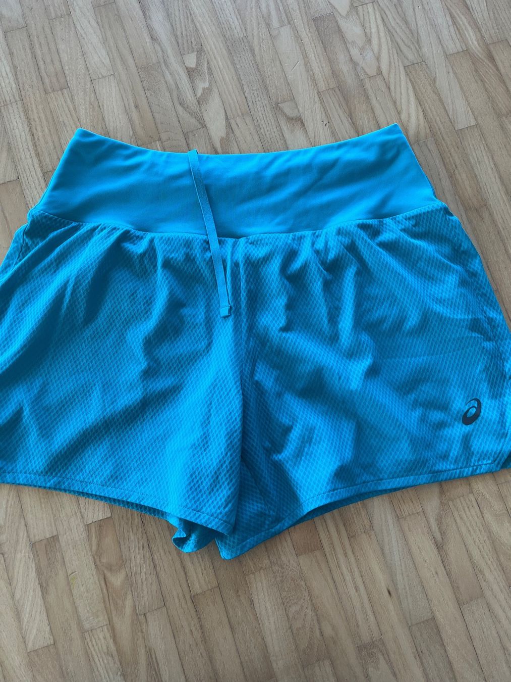 Asics Hosen: Sportshorts 2 in 1 – Gebraucht aus St. Gallen von elli18
