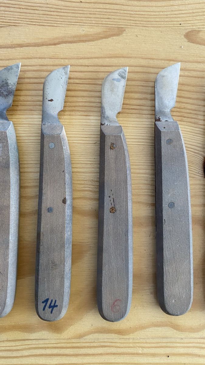 Tutti gli attrezzi: Viele versch. Schnitzmesser alle geschärft – Usato da Feuerthalen venduto da 181222 2