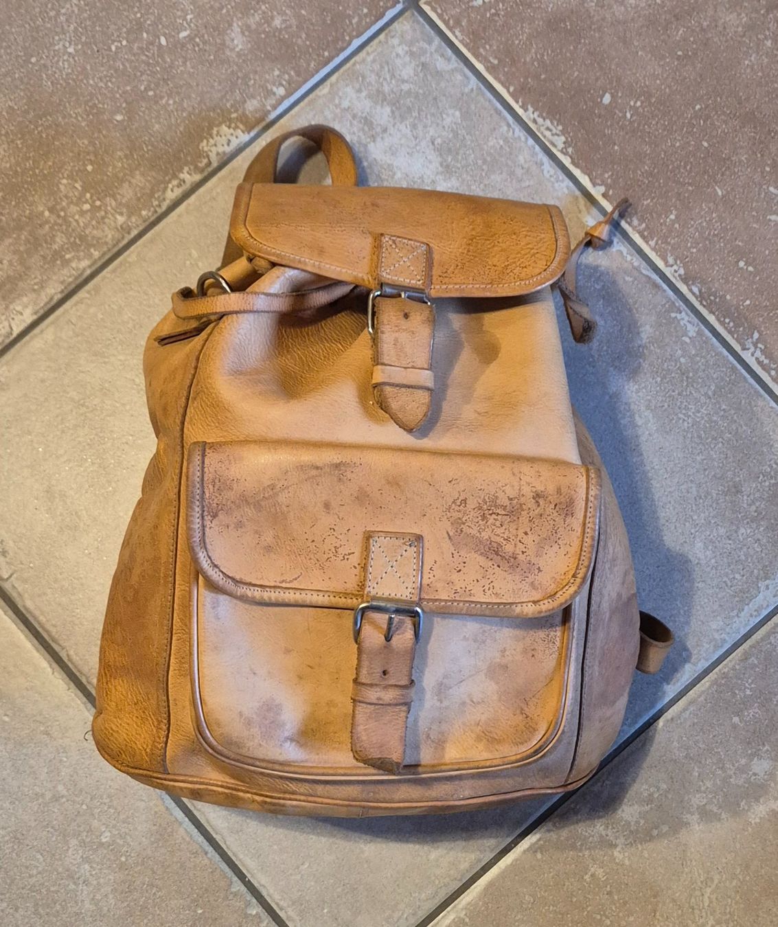 Rucksäcke: Leder Rucksack Rindsleder mit Aussentasche – Gebraucht aus Neerach von SilliS