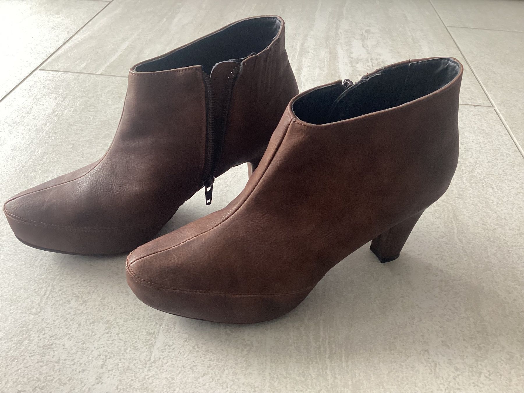 Scarpe da donna: Stiefeletten mit Plateauabsatz Gr. 37 / NEU – Nuovo (secondo la descrizione) da Riehen venduto da Bibo