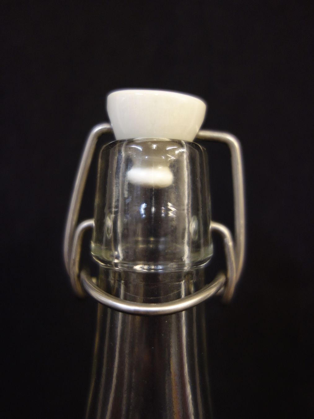 Bicchieri, Caraffe & Bottiglie: alte Flasche HENNIEZ LITHINEE – Usato da Kerzers venduto da Flaschenposten 2