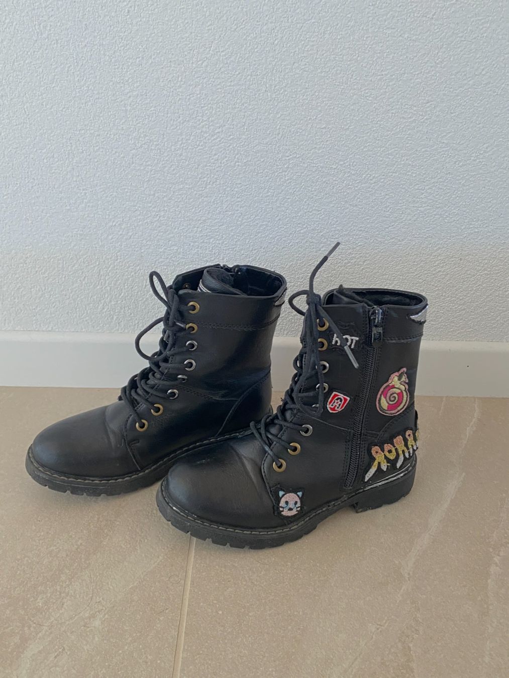 Schuhe für Mädchen: Winterstiefel / Winterschuhe Gr. 33 – Gebraucht aus Gais von fam_bt2g