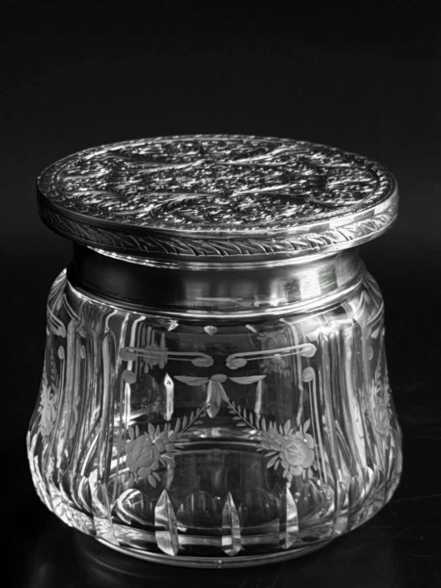 Zuccheriere: Wunderschöne Kristalldose mit Deckel aus 800er Silber – Usato da Luzern venduto da downtonabbey