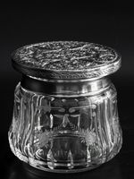 Wunderschöne Kristalldose mit Deckel aus 800er Silber