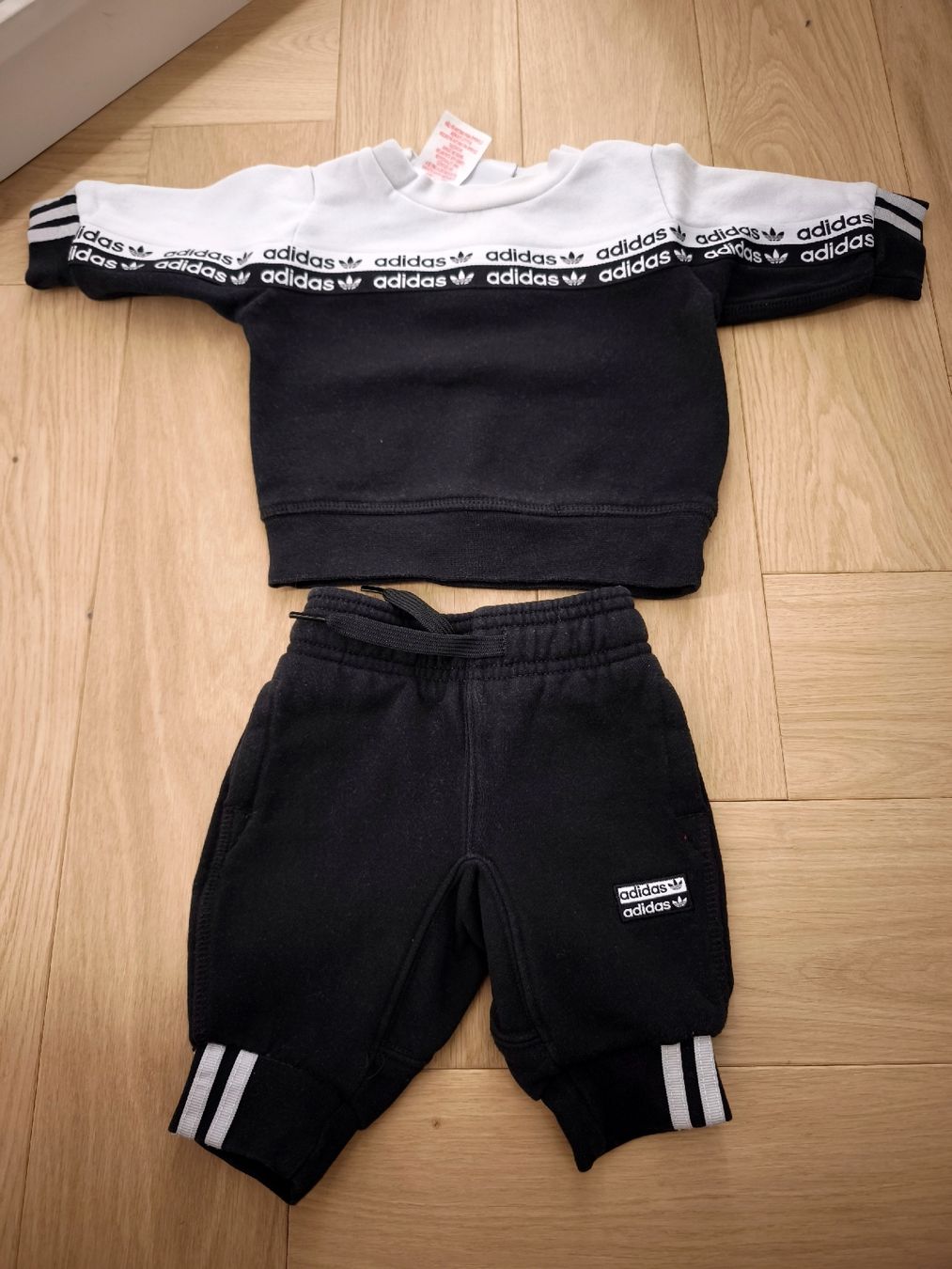 Lotti & Set di vestiti: Baby Kleider Set Adidas  – Nuovo (secondo la descrizione) da Oberrieden venduto da Beti85