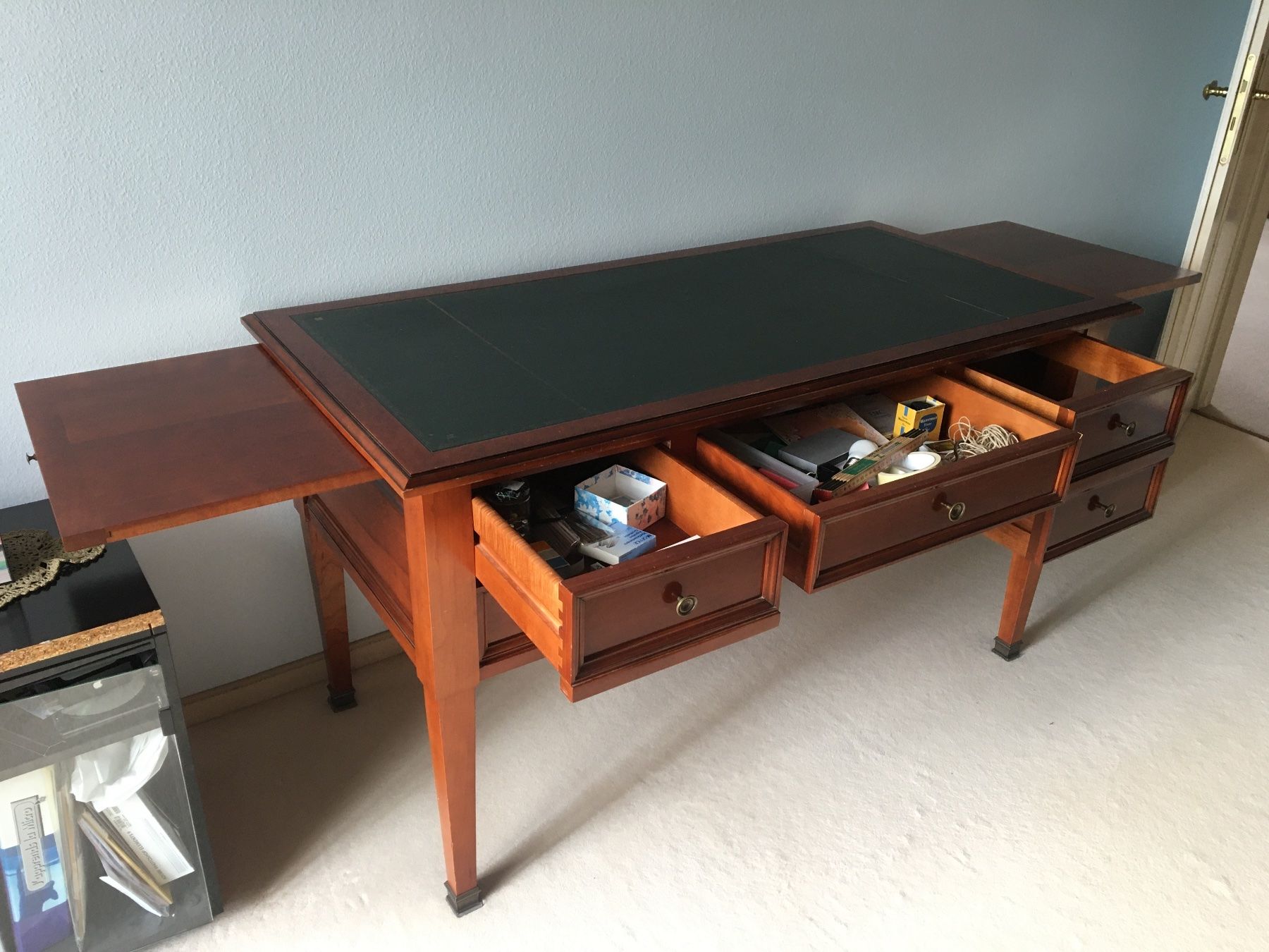 Scrivanie: Bureau en bois style classique – Usato da Vufflens-le-Château venduto da vcourvoisier 1
