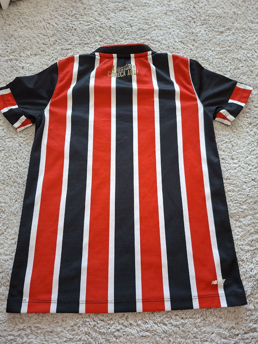 New Balance Scarpe, pantaloni & magliette da ginnastica: Maillot New Balance SPFC junior taille 10/YM rayé – Usato da Renens VD venduto da ser_j2fn 6