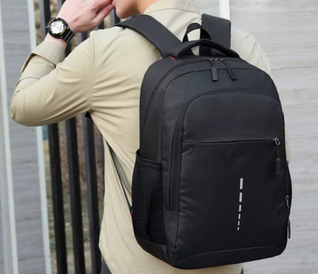 Rucksäcke: Sac à dos élégant avec port de charge USB – Neu und originalverpackt aus Biel/Bienne von Joridel7 2