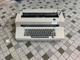 Machine à écrire IBM XYD "Lettre Gothique" parfait état 