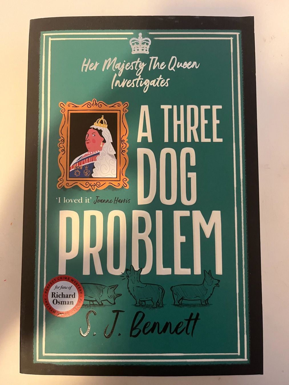 Bücher: Buch: A three Dog Problem, S. J. Bennett (Englisch) – Neu (gemäss Beschreibung) aus Steinhausen von Silberundpfeil
