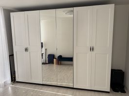 IKEA PAX Schrank weiss mit Spiegeltüren