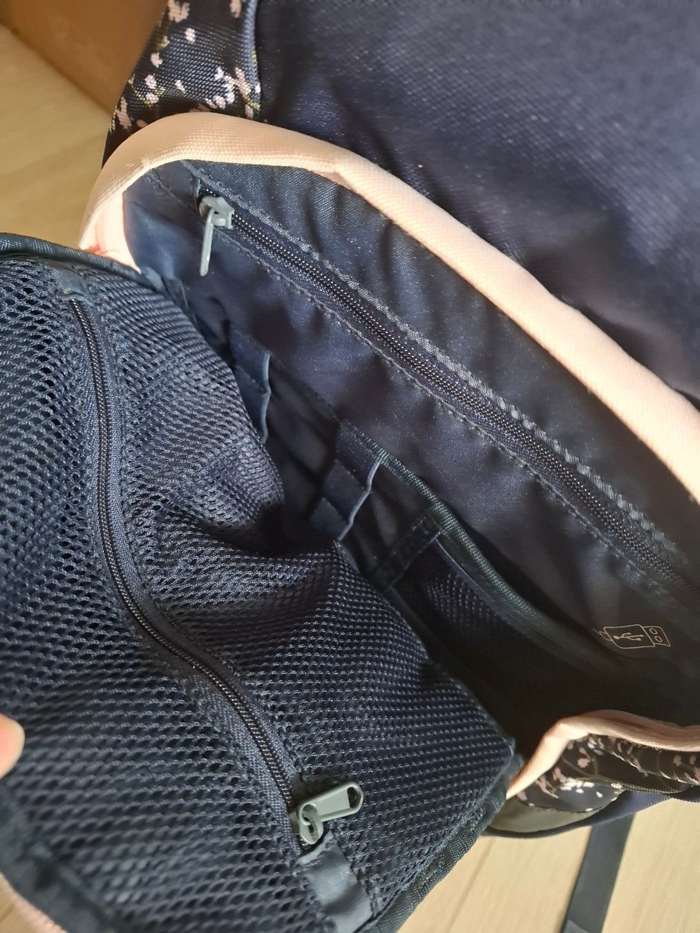 Satch Borse & Zaini: Satch Schulrucksack dunkelblau mit Blümchenmuster – Usato da Birmensdorf ZH venduto da Ducati025 2