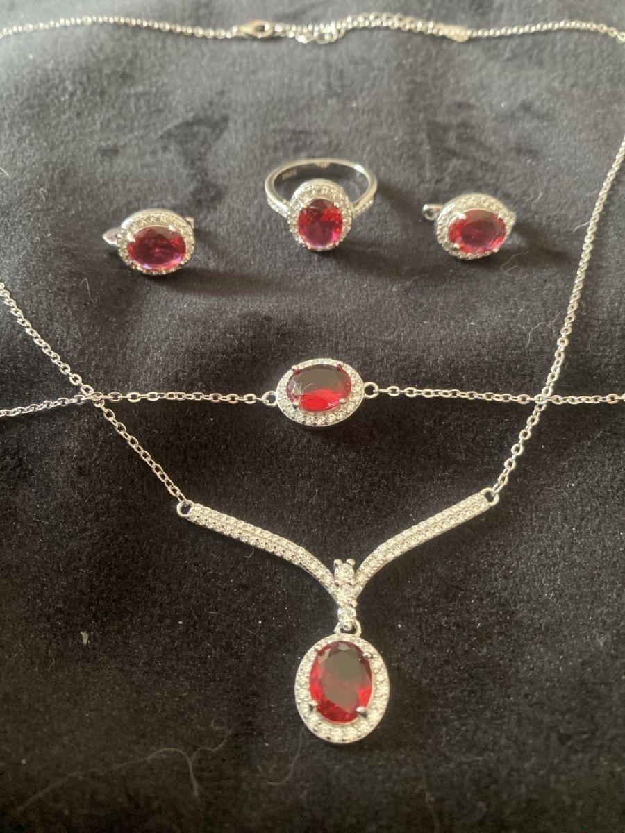 Altri gioielli: Silber 925 Schmuckset mit roten Steinen Ring 57 – Nuovo e nell'imballaggio originale da Läufelfingen venduto da Alles_Garantie