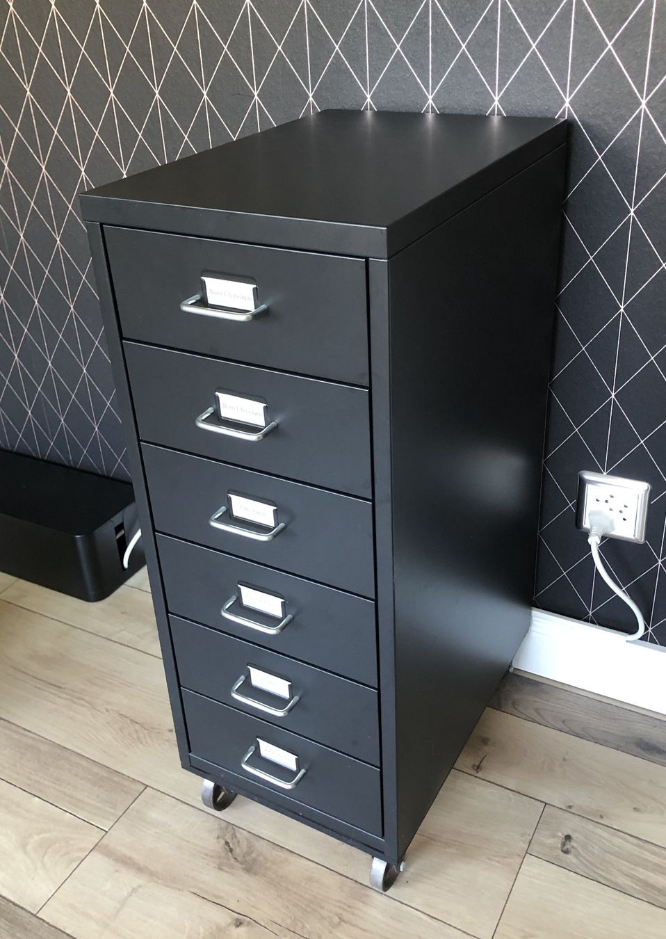Ikea Eléments de bureau: Schubladenelement mit schönen Industrierollen – D'occasion à Rüti ZH par Jasna89 1