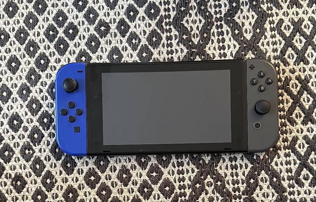 Konsolen: Switch Mit oder ohne Zubehörteile  – Gebraucht aus Lyss von lir_yv29 1