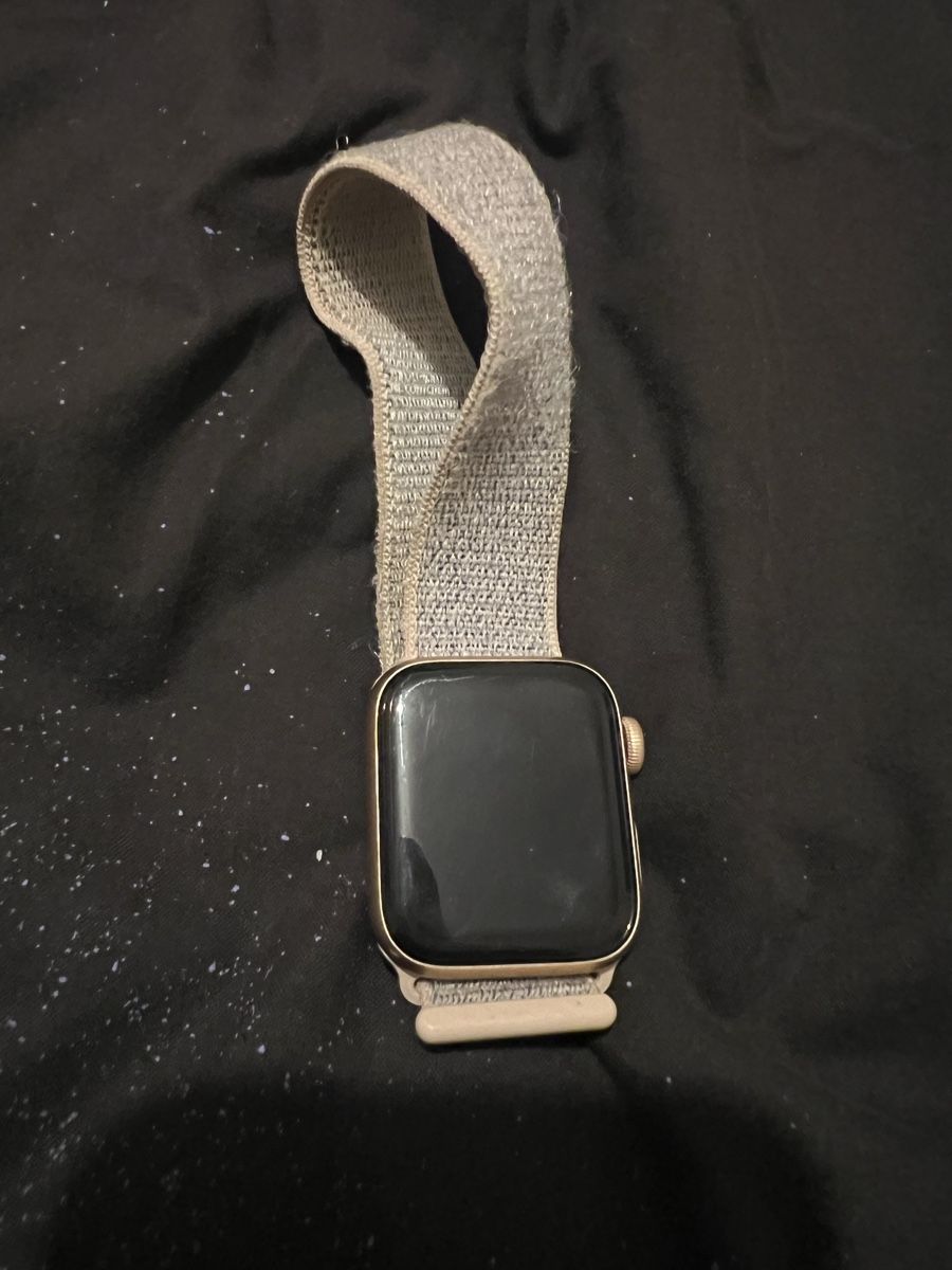 Apple Smartwatch: Apple Watch Series 4 defekt – Difettoso da Herisau venduto da Gugui09