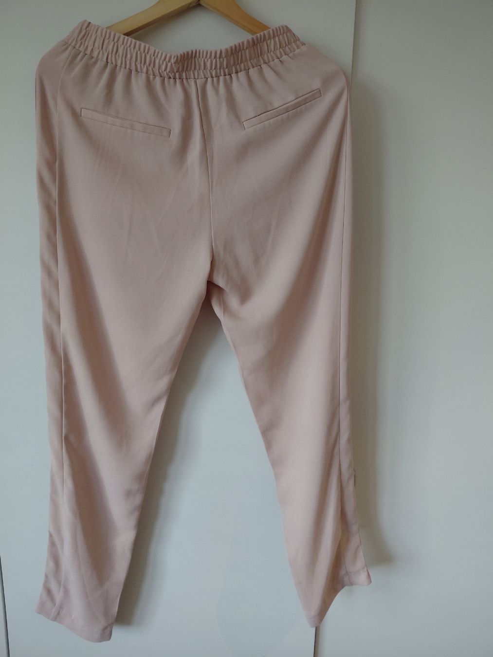 Pantaloni: Rosa Sommerhose / Stoffhose – Usato da Huttwil venduto da ClaudiaJan 1