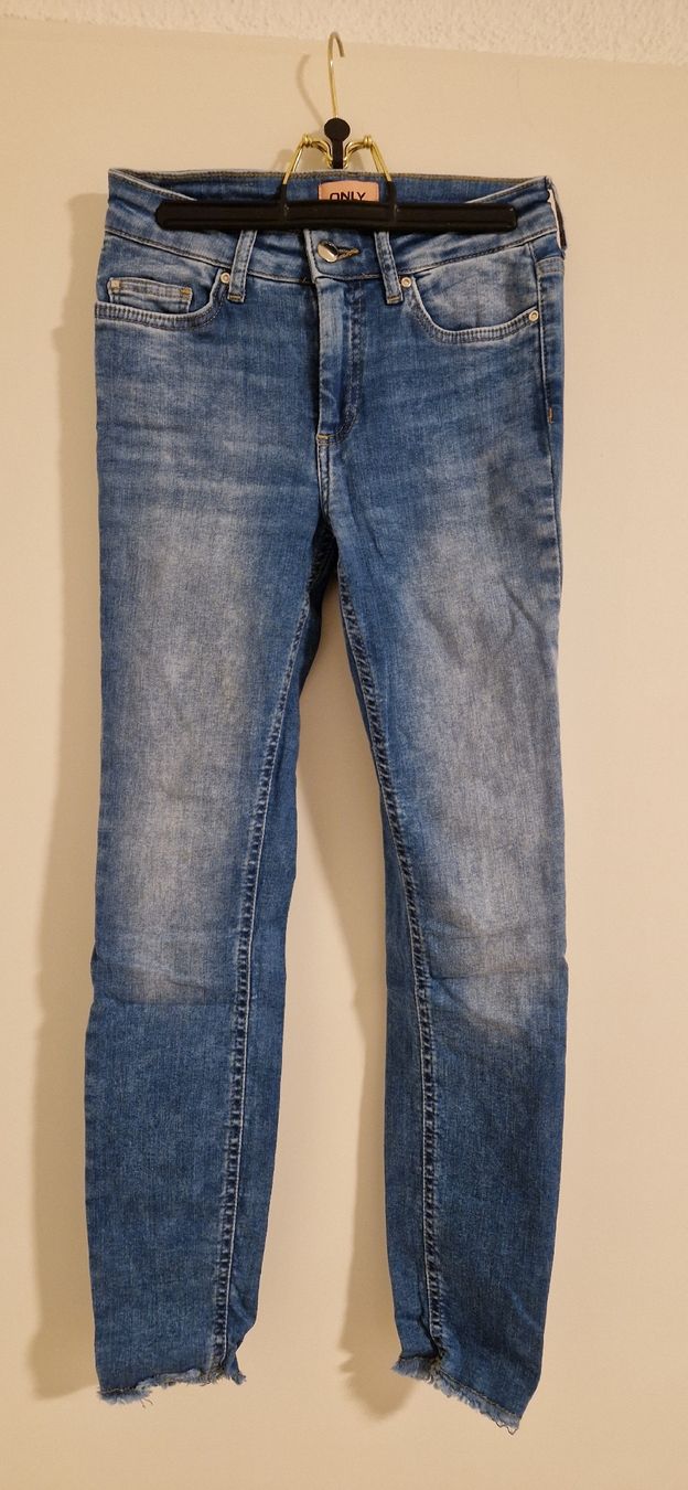 Only Jeans: 63) ONLY Jeans, Grösse 32 – Nuovo (secondo la descrizione) da Menziken venduto da chs_xd76