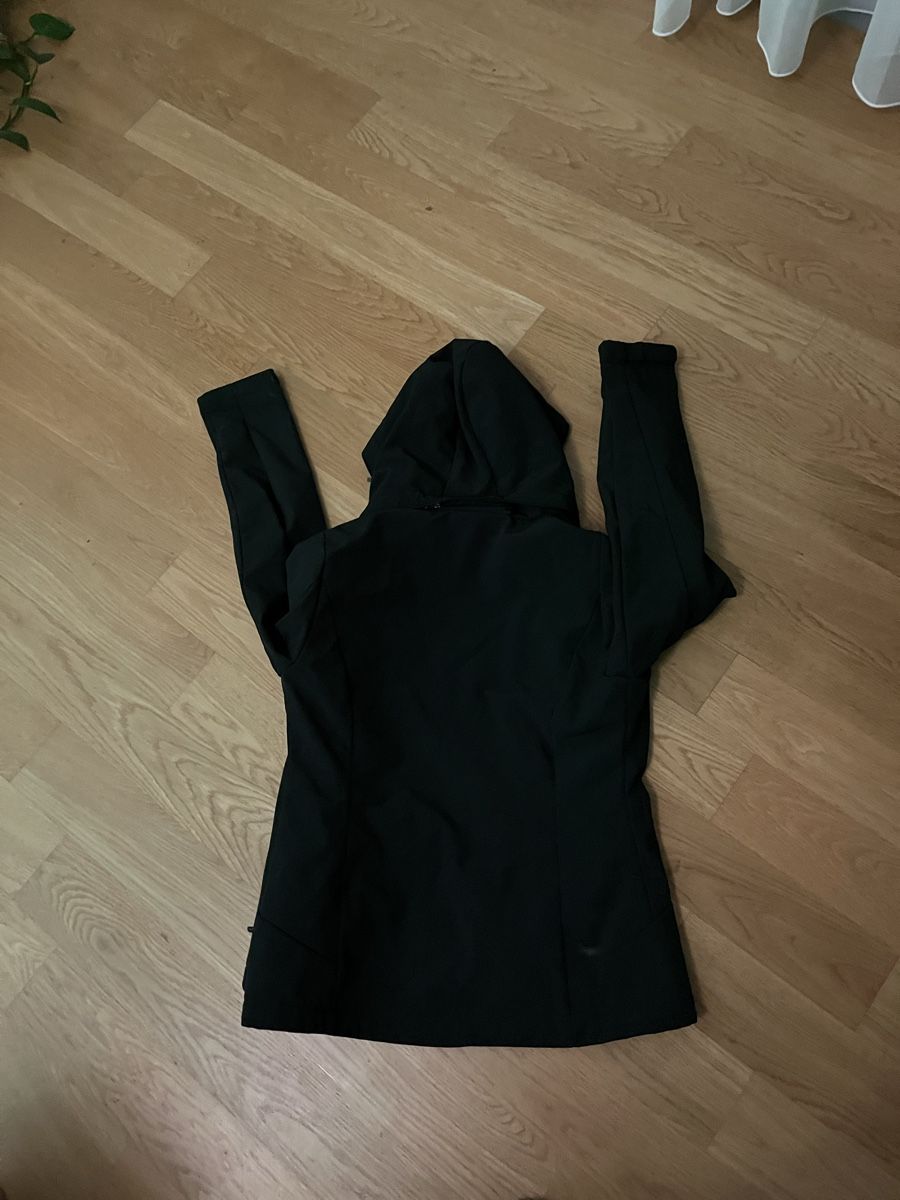 Giacche: Schwarze Softshell Jacke mit Kapuze, Gr. 38 – Usato da Zürich venduto da MariaSusanne 7
