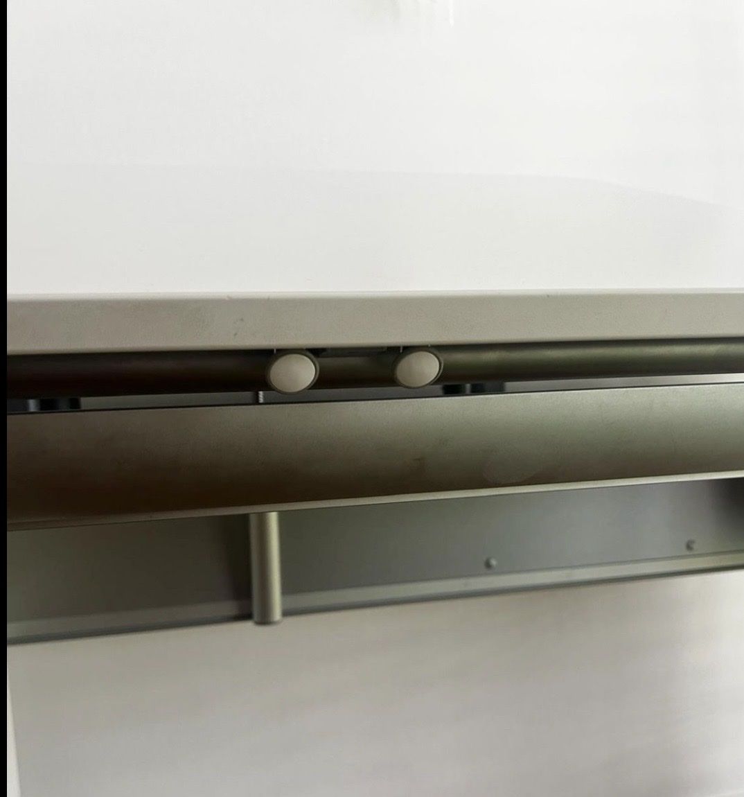 Schreibtische: Schreibtisch mit Lampe – Defekt aus Hergiswil NW von SL.Bernales 4