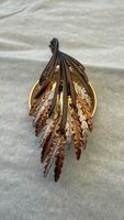 Geniale Brosche als Blatt in Goldtönen