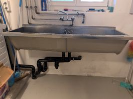 Grosses Edelstahlwaschbecken für Keller oder Werkstatt