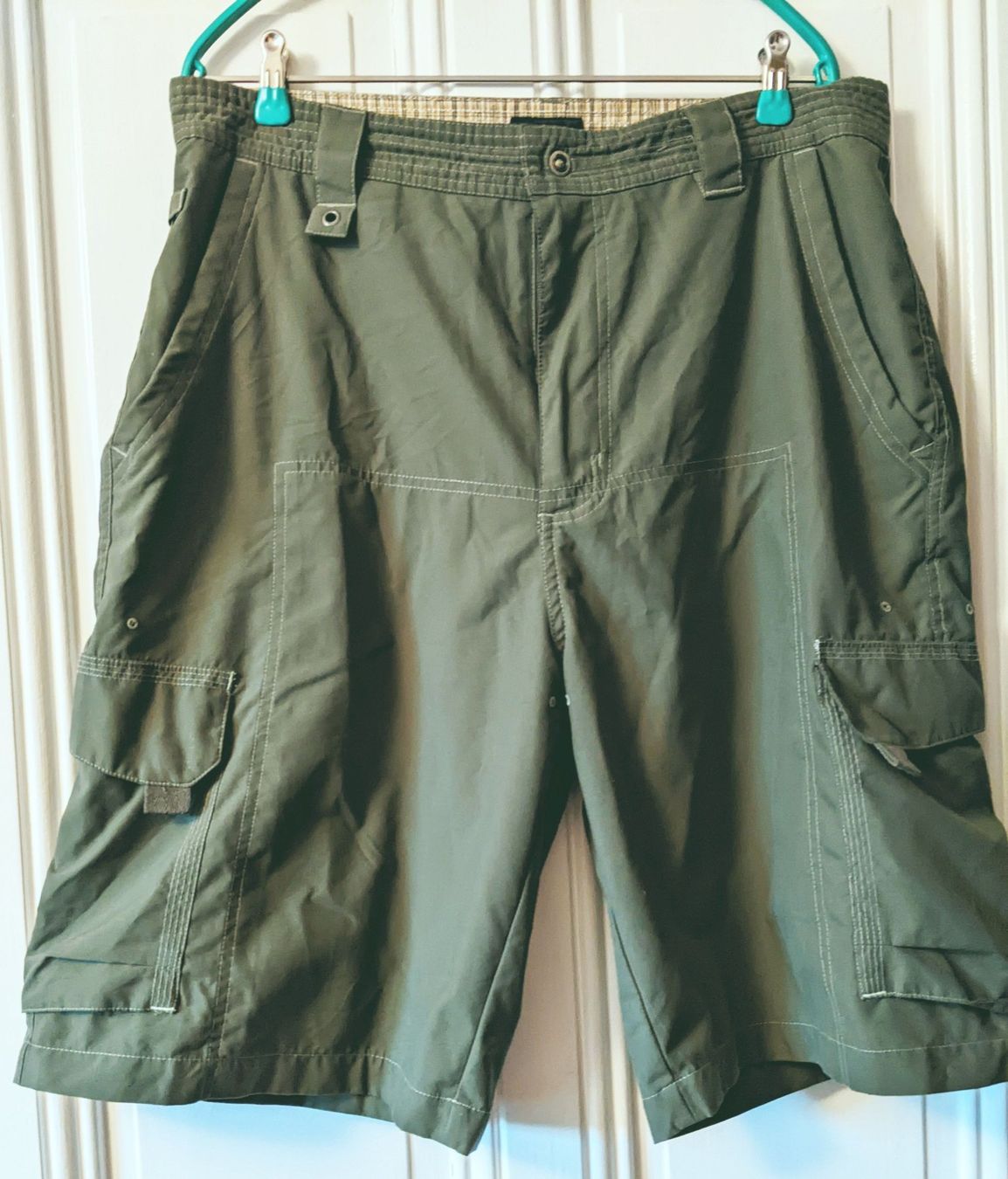 Pantaloni: 686 M.A.WEST : Short léger vert olive L – Nuovo (secondo la descrizione) da Petit-Lancy venduto da lilycerise