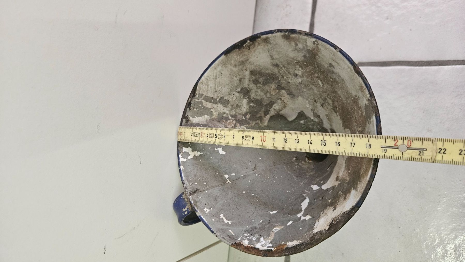 Altri elettrodomestici e apparecchi d’epoca: Vecchio imbuto in metallo smaltato – Usato da Melano venduto da H-Sara 2