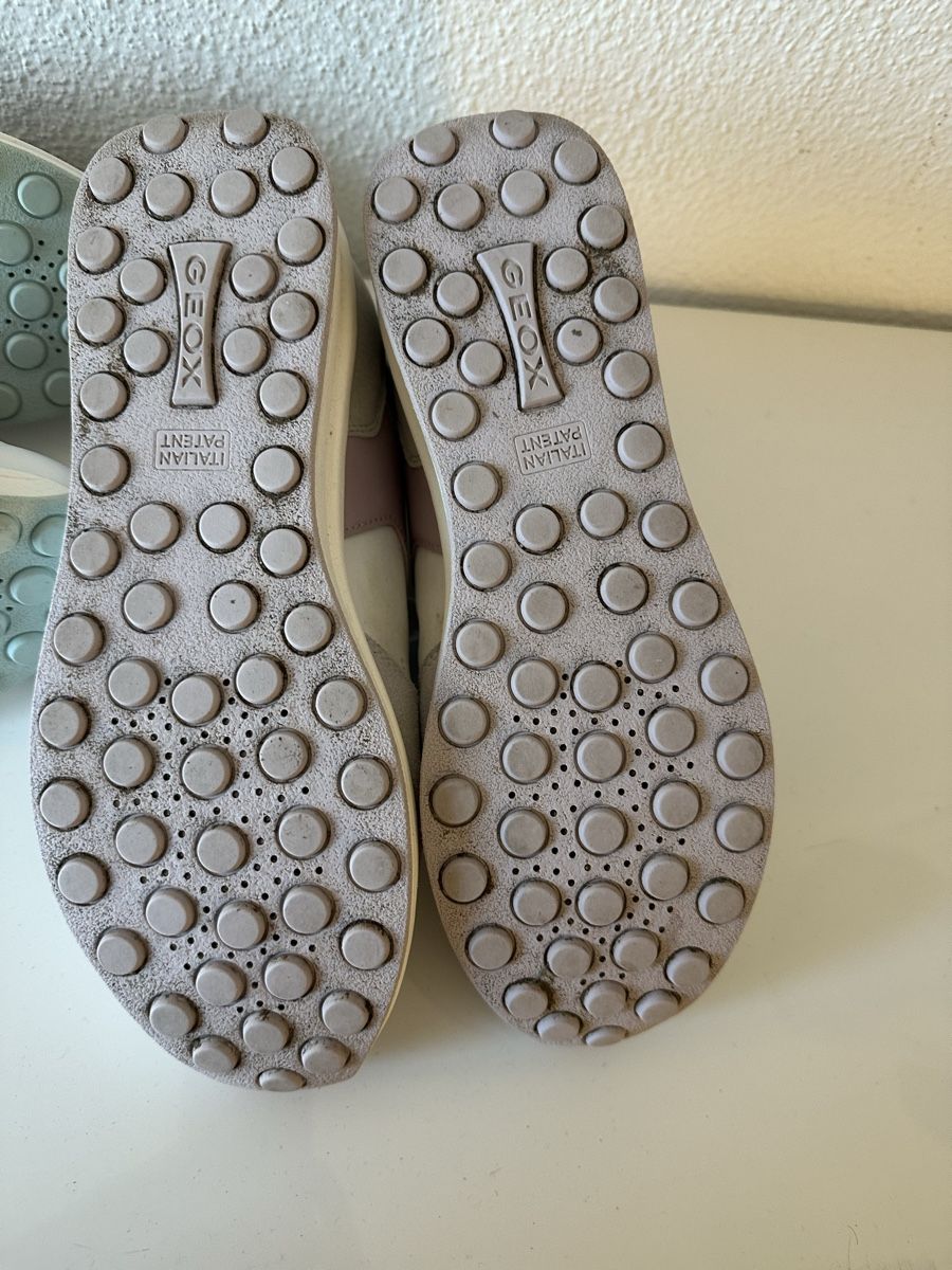 Geox Scarpe da donna: Geox sneaker 2 Paar, neuwertig – Usato da Männedorf venduto da Ewallstreet 5