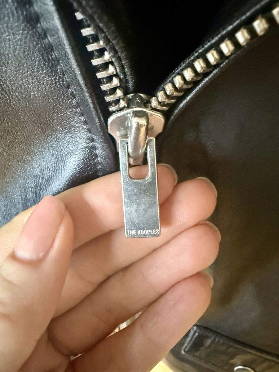 Kooples Giacche: Kooples Schwarze Leder-Bikerjacke, Grösse L – Usato da Zürich venduto da acrossbridges 3