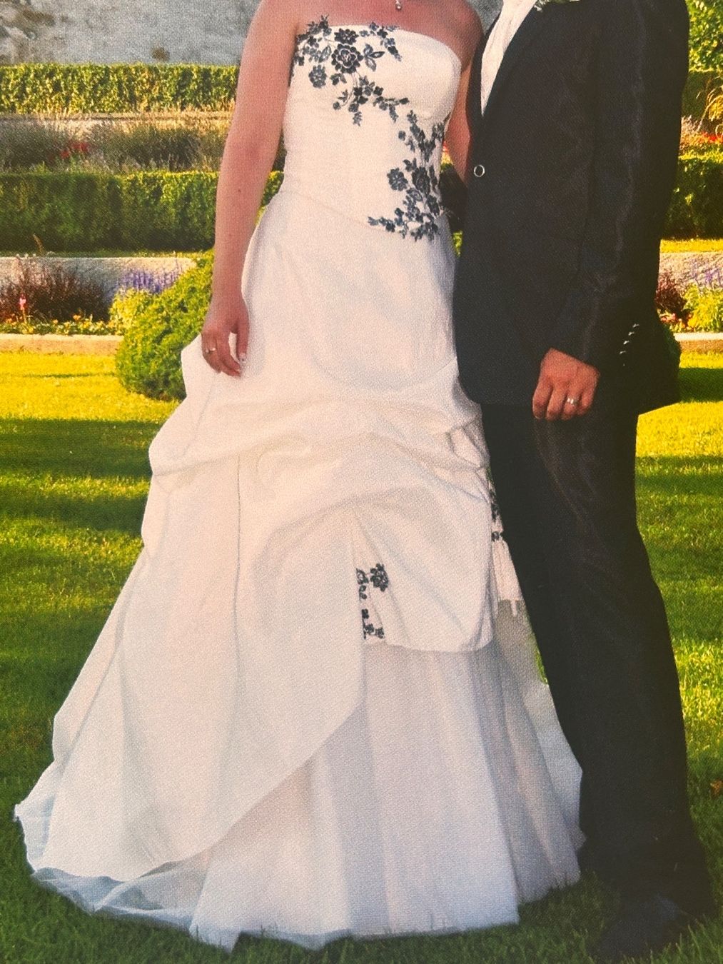 Kleider: Robe de mariée blanche & broderies noires – Gebraucht aus Lausanne von mel2dreams 1