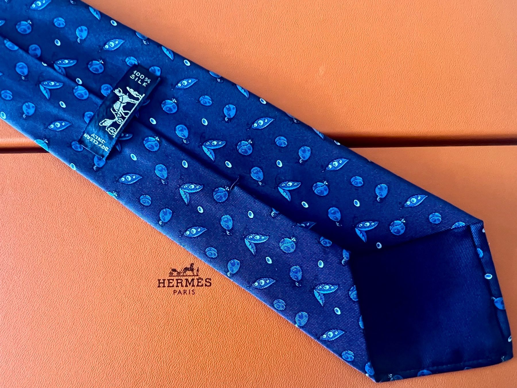 Hermès Cravates: Cravate HERMES-Paris „Exotic Blue" - avec box original – Neuf (Voir description) à Le Mont-sur-Lausanne par luxurylover 4