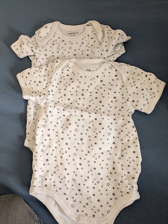 Lotti & Set di vestiti: Jäckli, Kurzarmbodies, Pullover mit Hose Grösse 74-80 – Usato da Stäfa venduto da FloStauf 1