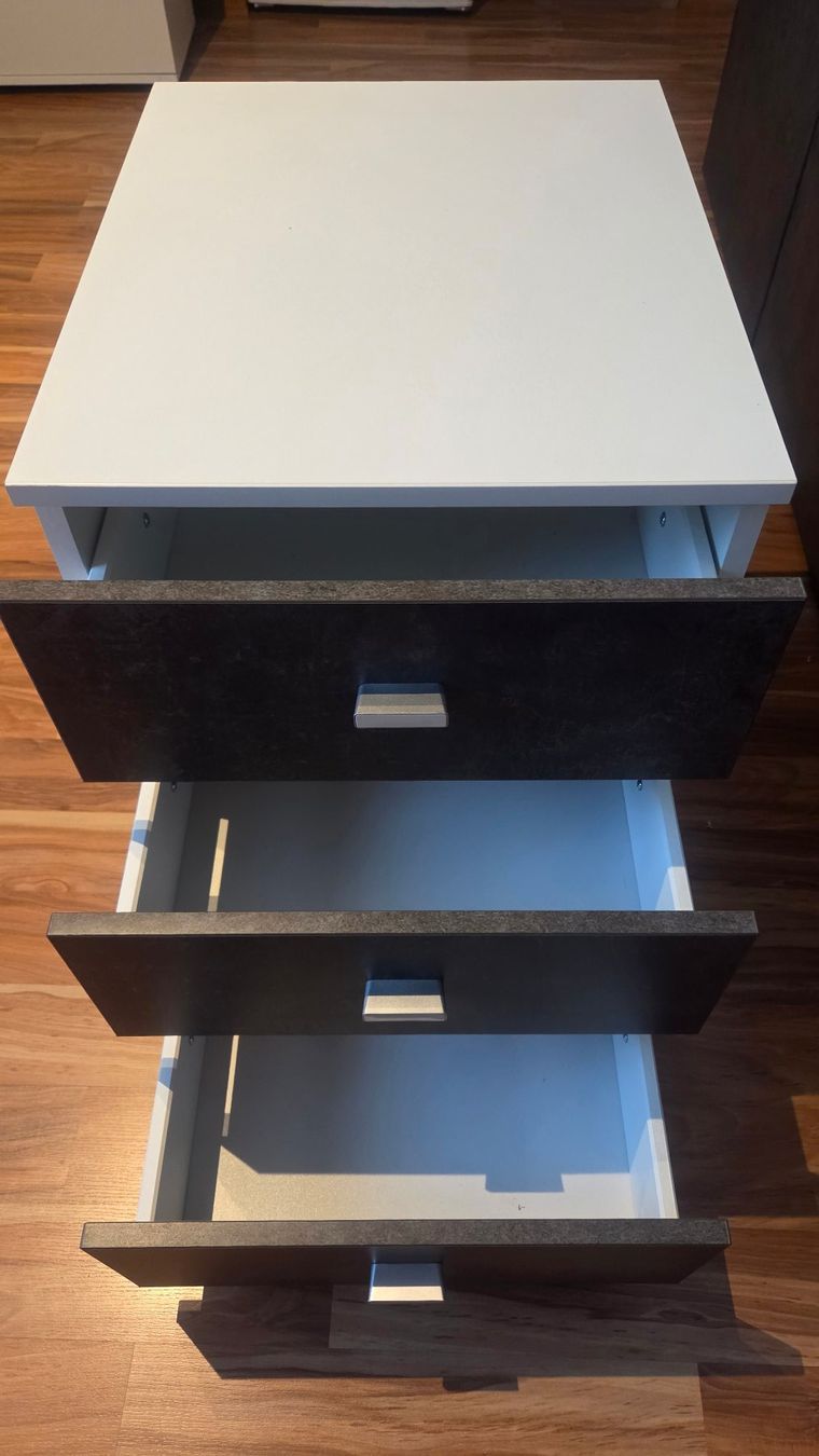 Cassettiere: Büro Rollcontainer mit 3 Schubladen 57x40x49 cm – Usato da Bösingen venduto da Soene91 1
