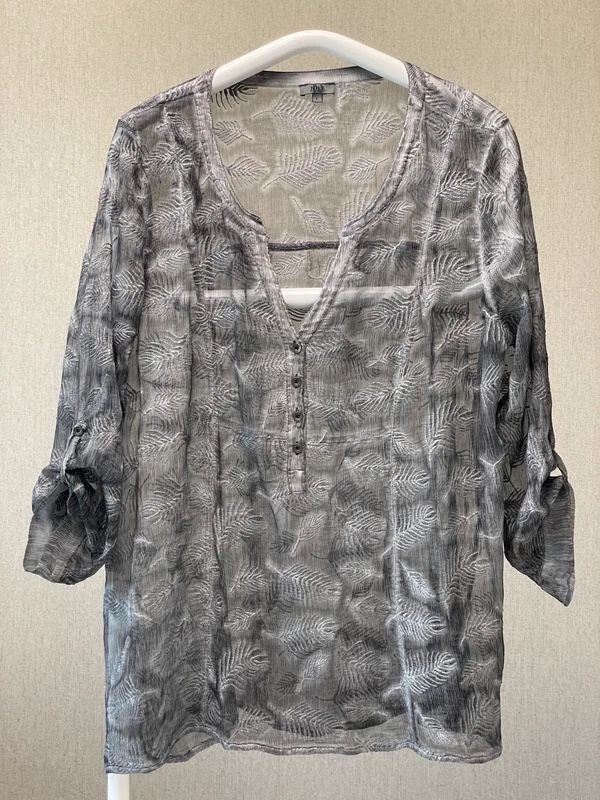 Nile Camicette: Nile Blouse grey leaf pattern size L silk-cotton blend – Usato da Lausanne venduto da Danash