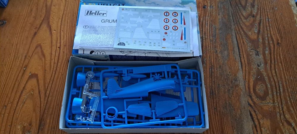 Maquette Heller F6F-5 Hellcat Chasseur 1/72 - 41 Pièces Seconde Guerre Mondiale