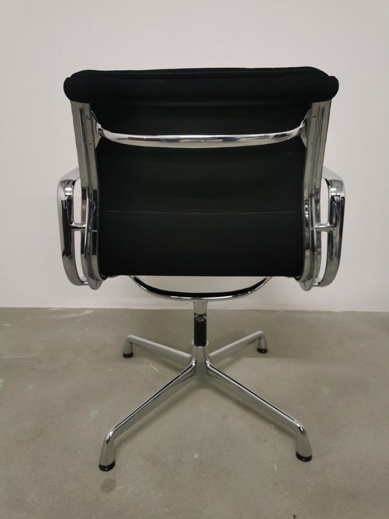 4x Vitra Eames Aluminium Chair EA 208 Hopsak schwarz 4