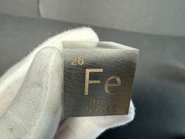 Eisen, Elementwürfel mit Gravur 1 Zoll (2.54 cm), 128 g