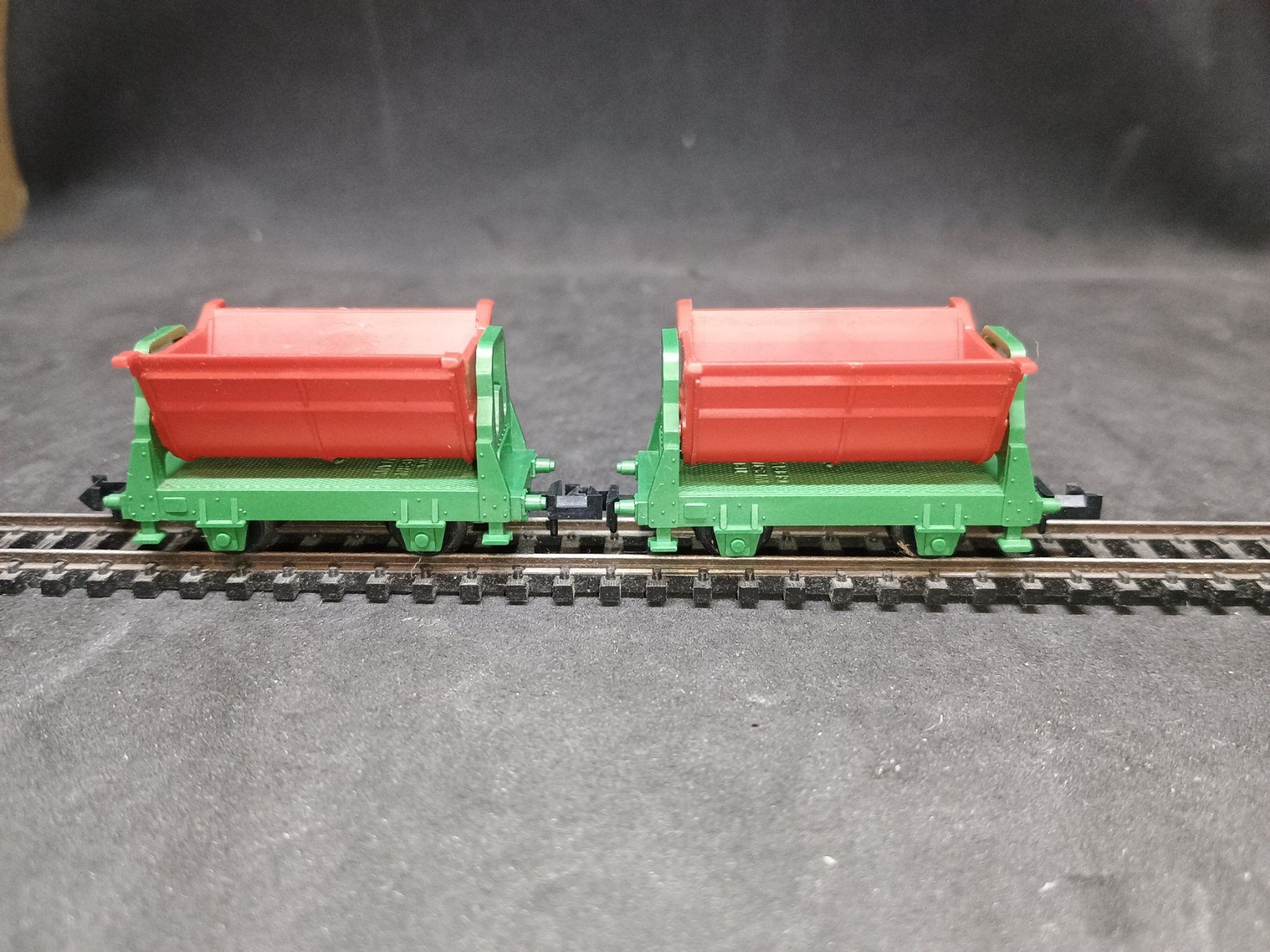 Trix Modellini di ferrovie: Spur N 4x Kippwagen Arnold/Minitrix – Usato da Bätterkinden venduto da hob_6b8x 1