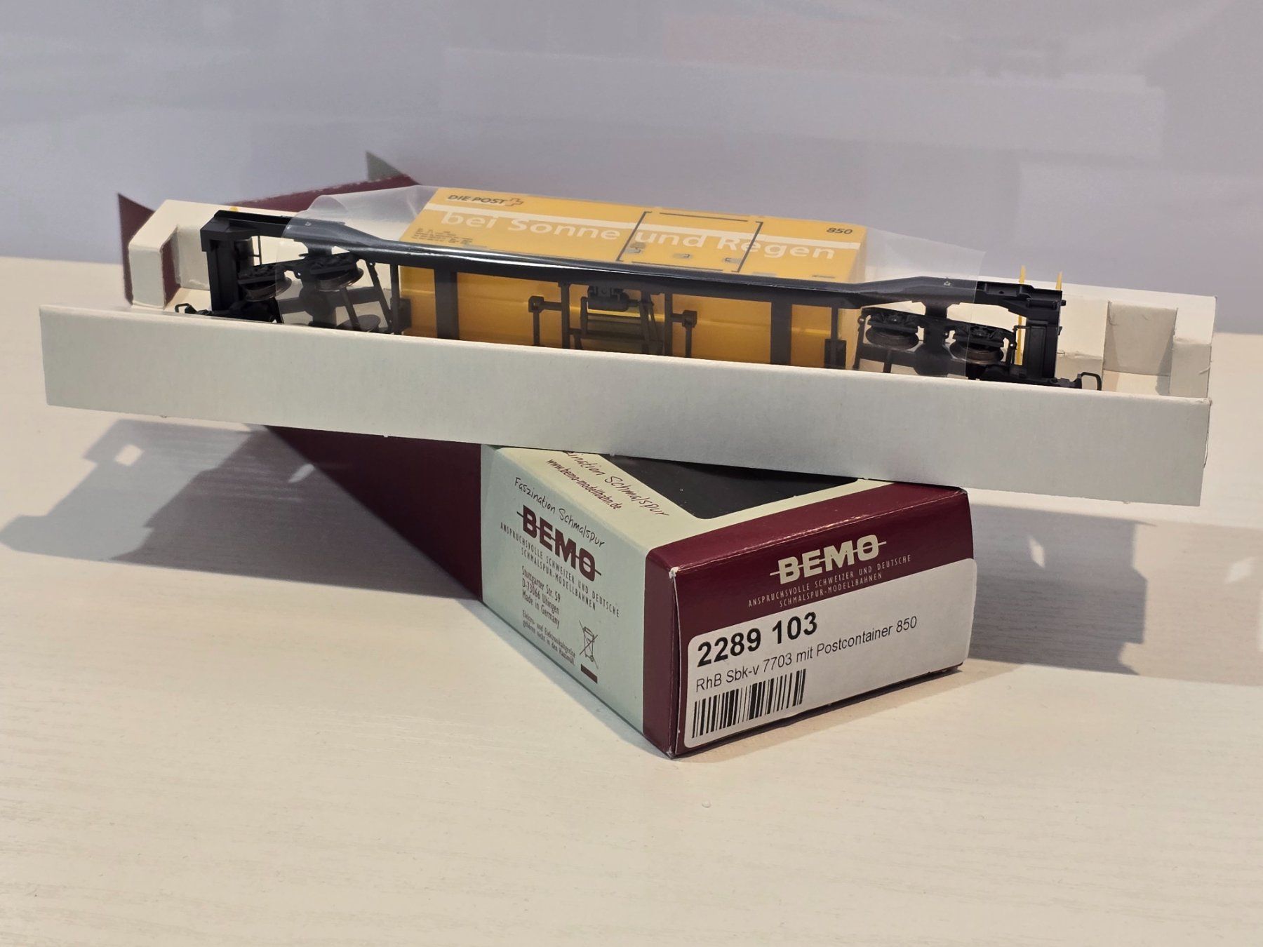 Bemo Modellini di ferrovie: Bemo 2289103, RhB, Sbk-v, 7703, Postcontainer, 850, NEU – Nuovo e nell'imballaggio originale da Kloten venduto da Nicola2 2