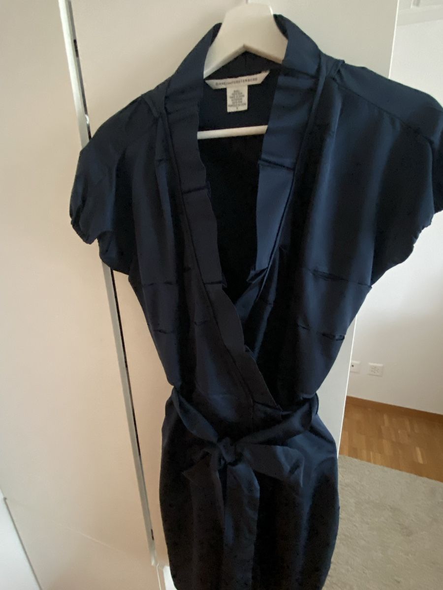 Vestiti: Diane von Furstenberg Silk Wrap Dress, Size Medium – Nuovo (secondo la descrizione) da Herrliberg venduto da non_5qdb 5